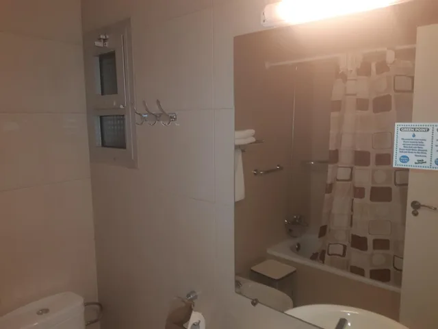 Room, Twin Beds, Street View، Hotel Condestable 8/8