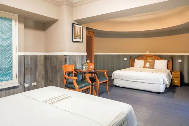 غرفة قياسية رباعية بسريرين مزدوجين، Hotel de Trianon 7/10