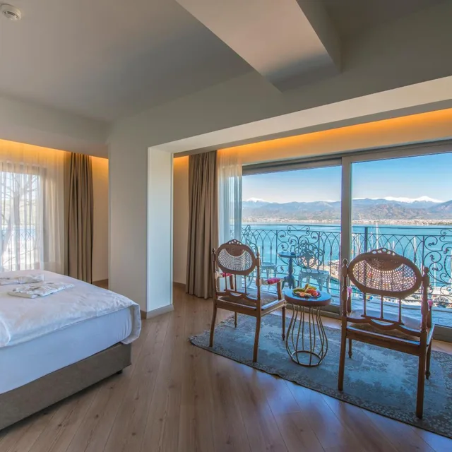 غرفة بسرير مزدوج بإطلالة على البحر بشرفة، Casa Margot Hotel - Adults Only 5/10