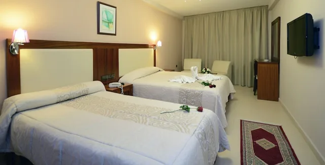 غرفة ديلوكس بسرير كوين، Hotel Al Yacouta 2/4