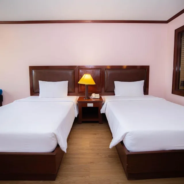 غرفة ديلوكس بسريرين منفصلين بإطلالة على المسبح، Baumanburi Hotel 4/10