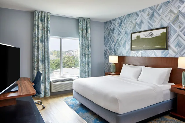غرفة بسرير مزدوج لذوي الإعاقة، Fairfield Inn & Suites Nashville Downtown - The Gulch 1/3