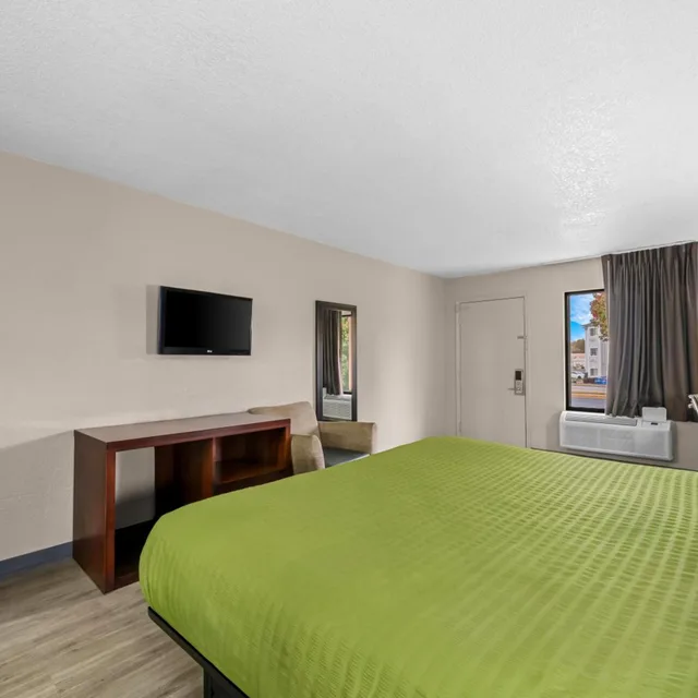 Room, Queen Bed, Exterior Entrance, Econo Lodge Kannapolis - Concord 9/10