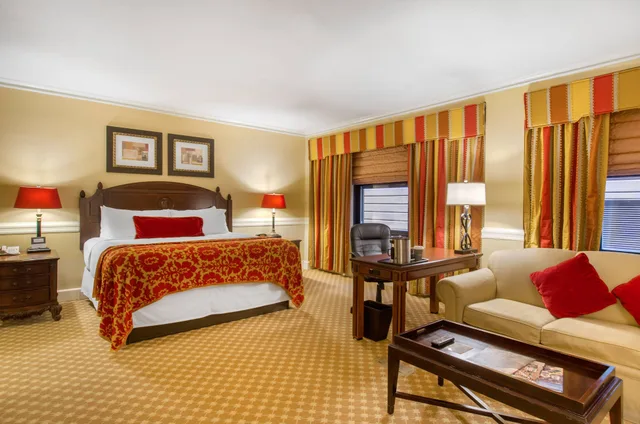 غرفة تنفيذية بسرير كينج، OMNI PARKER HOUSE 1/6