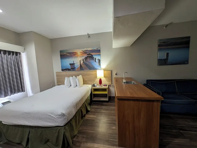 جناح بسرير كوين، Days Inn And Suites By Wyndham Tampa Raymond James Stadium 1/10