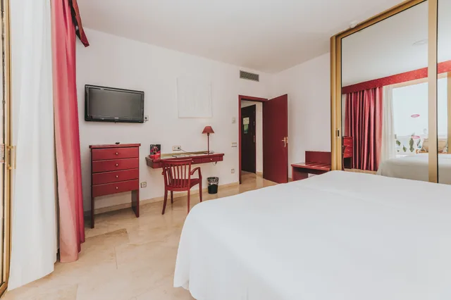 Suite, Twin Beds, Sofa, Cleopatra Palace Hotel 2/4
