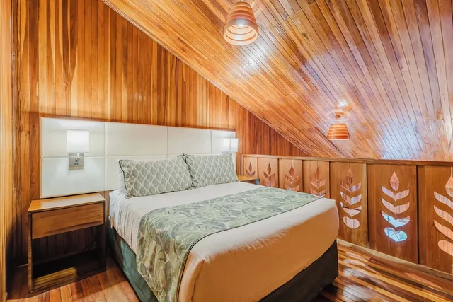 Family Suite, Heliconia 4/10