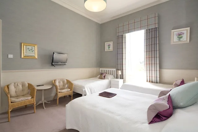 غرفة رباعية بسرير مزدوج وسريرين منفصلين، Sherwood Guest House 6/10