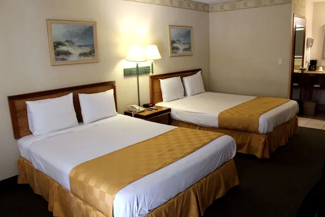 غرفة بسريرين كوين، Country Inn 3/10