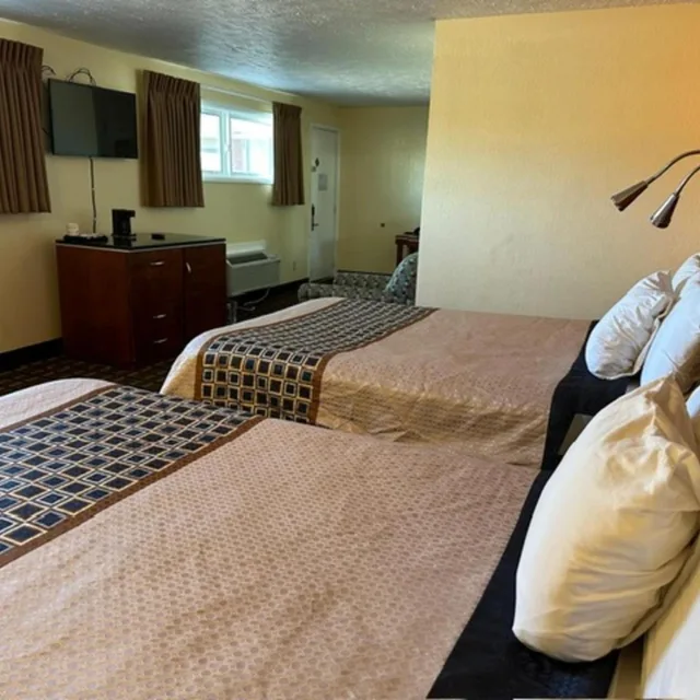 Room, King Bed, 2 Queen Beds, Accessible, Stay Inn by OYO Near I 80 Lincoln West 3/5