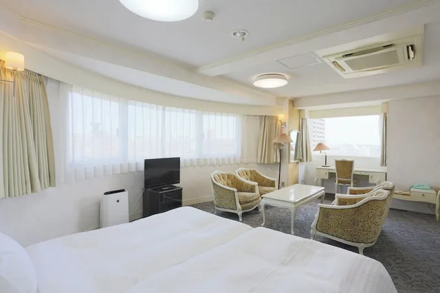 غرفة ديلوكس عائلية بسريرين منفصلين وسرير كينج مع أريكة، Hotel Castle Inn Yokkaichi 2/4