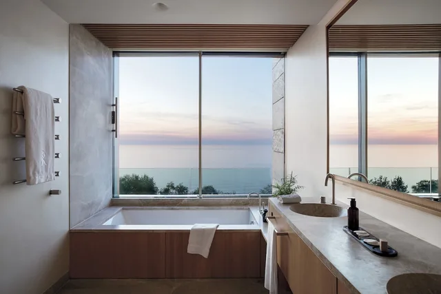 جناح بانورامي جونيور، Hotel Akelarre 8/10
