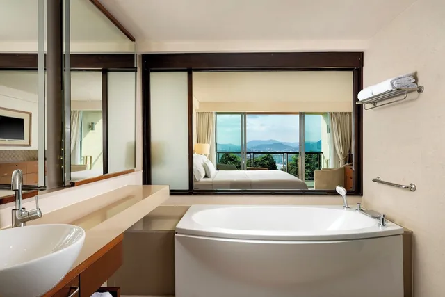 1 Bedroom, Premium, Suite, King Bed, Ocean Front, Sofa، The Westin Siray Bay Resort & Spa Phuket 4/4