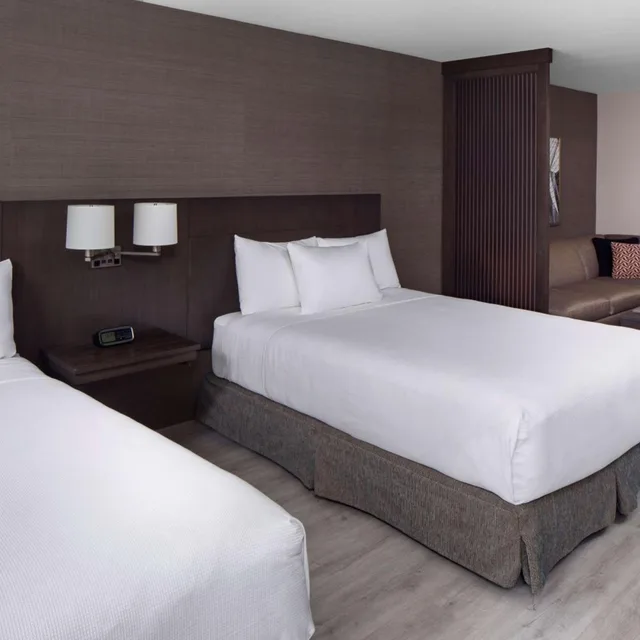 جناح بسريرين كوين بغرفة نوم واحدة مع أريكة، Hyatt Place Poughkeepsie 1/5