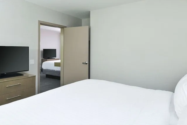 جناح بسريرين كوين بحوض استحمام لذوي الإعاقة، Holiday Inn Express Suites Shippensburg 4/7
