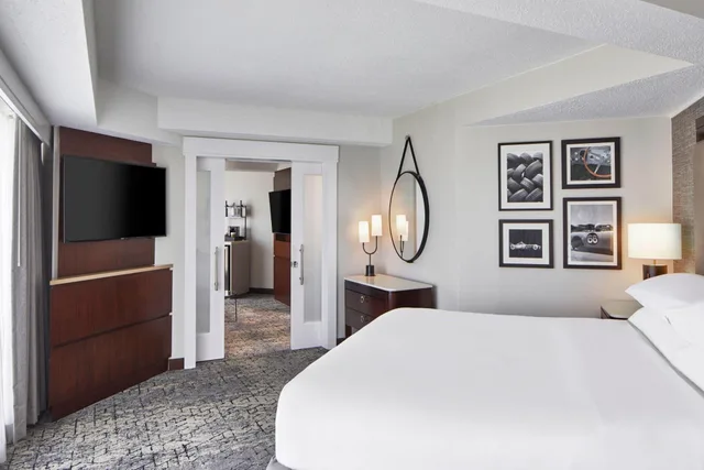 جناح بسرير كينج، Sheraton Indianapolis Hotel at Keystone Crossing 1/4