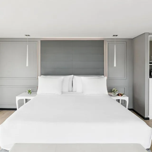 Junior Suite, with View, Corner, NH Collection Mexico City Reforma 3/6