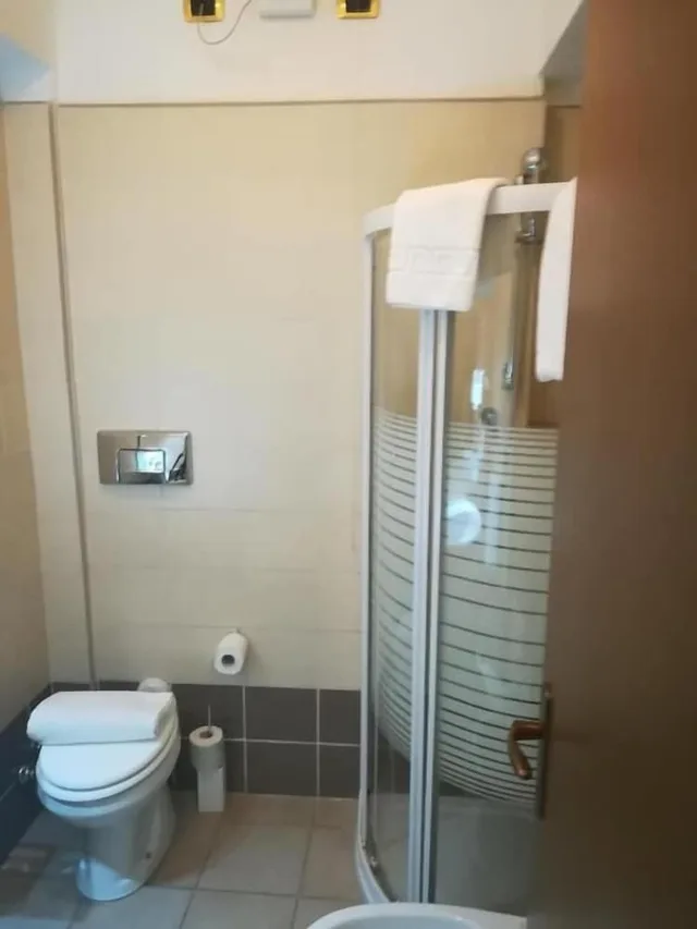 Economy, Twin Beds, Hotel Brianza 3/3