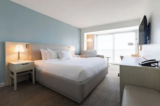 غرفة بسرير كينج مع أريكة، Condado Palm Inn San Juan, Tapestry Collection by Hilton 2/3