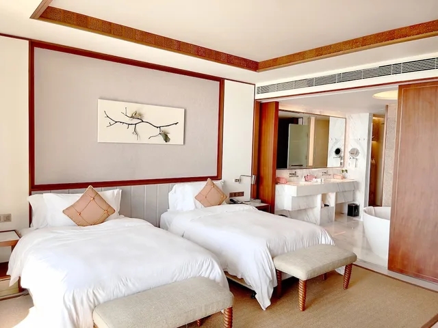 غرفة بسريرين مزدوجين بإطلالة على البحر، Angsana Zhuhai Phoenix Bay 3/4
