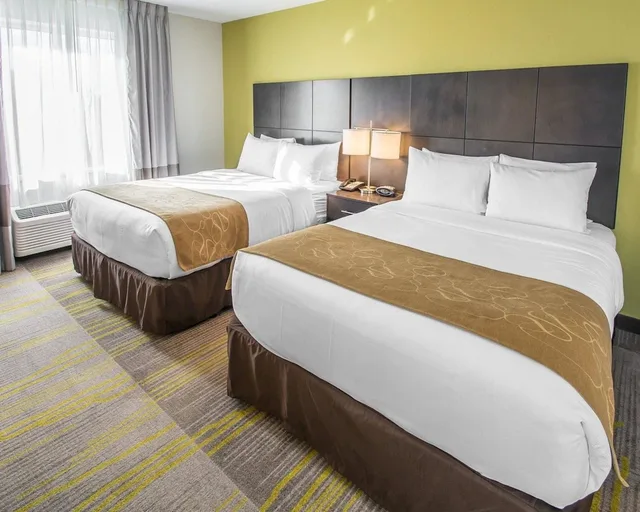 Room, 2 Queen Beds, Sofa, Comfort Suites Miami Airport North 2/9
