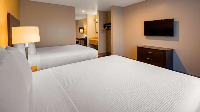 جناح بسريرين كوين مع أريكة، SureStay Plus Hotel by Best Western Hammond 2/3