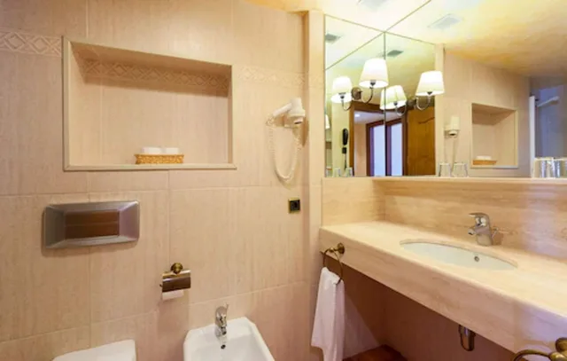 غرفة قياسية بسريرين منفصلين بشرفة، Vila de Tossa - Adults Only 5/7