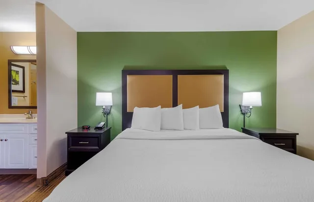 Deluxe, Studio, King Bed, Sofa, Extended Stay America Select Suites Atlanta Buckhead 1/5