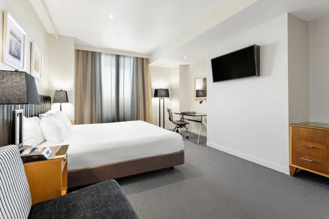 غرفة بسرير كينج وسرير كوين، Flagstaff Gardens Hotel 3/7