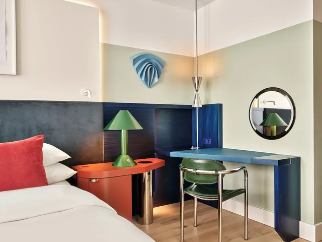 غرفة عائلية بسريرين منفصلين، Kimpton Main Frankfurt by IHG 4/5