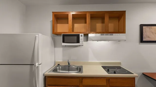 غرفة قياسية بسريرين مزدوجين، WoodSpring Suites Evansville East 7/7