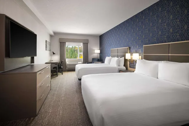 غرفة بسريرين كوين مع أريكة، Best Western Plus Prince George 1/2