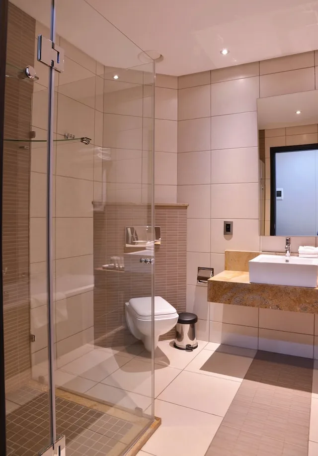 غرفة قياسية بسرير كوين، Premier Hotel Or Tambo 4/4