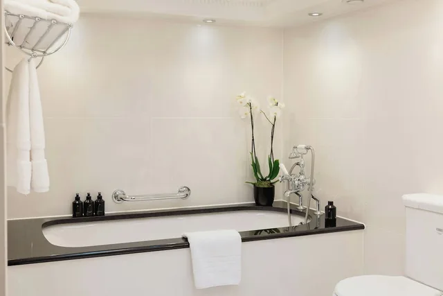 Junior Suite, King Bed, Two Story, Sofa، Hotel 41 5/8