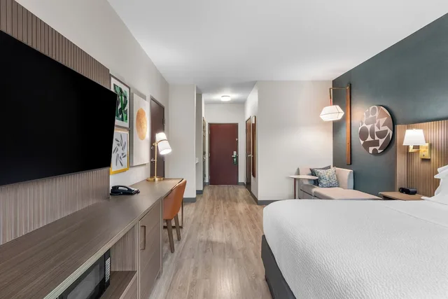Standard, King Bed, Holiday Inn Oklahoma City Airport 3/10