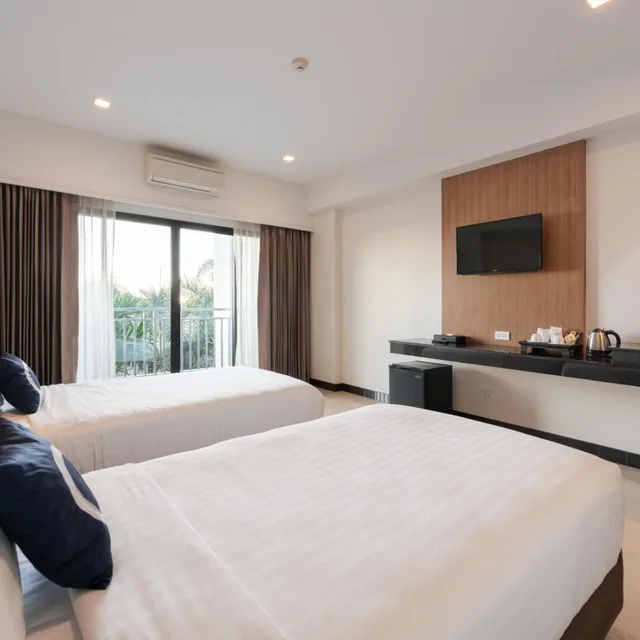 غرفة ديلوكس بسرير مزدوج بشرفة، Golden Foyer Suvarnabhumi Airport Hotel 3/5