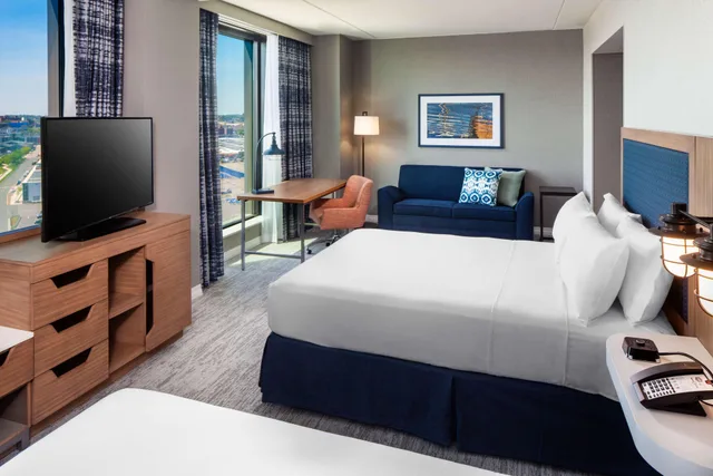 غرفة بسريرين كوين بإطلالة مع أريكة لذوي الإعاقة، Hampton Inn Boston Seaport District 3/4