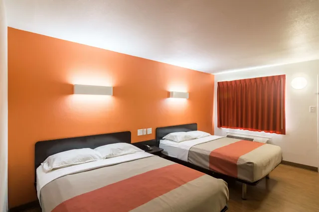 غرفة قياسية بسريرين مزدوجين، Motel6 Wichita Falls, TX - North 2/6