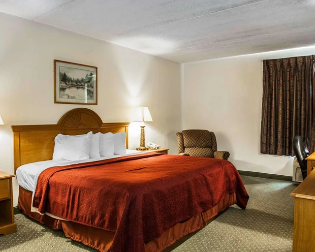 غرفة بسرير كينج، Quality Inn Rochester South 1/2