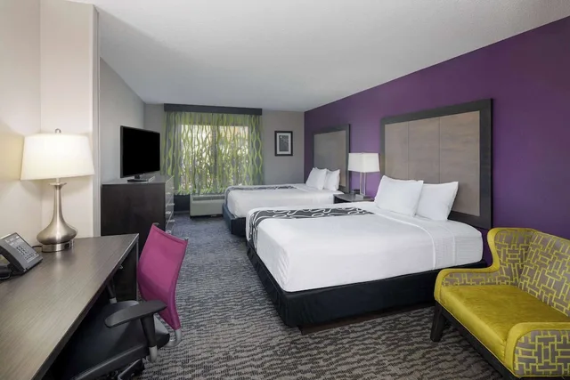 غرفة بسريرين كوين، La Quinta Inn and Suites by Wyndham Kennesaw 4/10