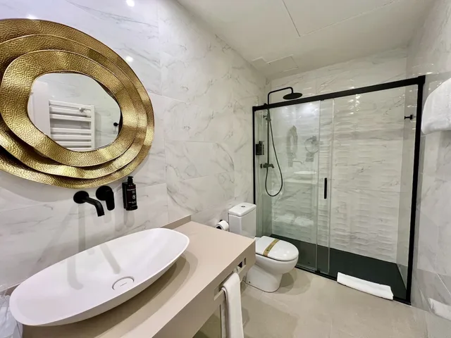 غرفة بسرير كينج بحمام خاص، HOTEL PALACIO TORRE DE RUESGA 6/6
