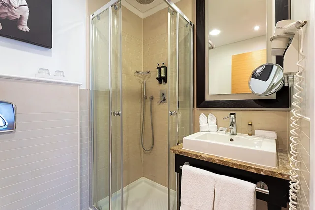 جناح سيغنتشر بسرير كينج وسريرين منفصلين بغرفتي نوم، Pestana Chelsea Bridge Hotel & Spa 9/10