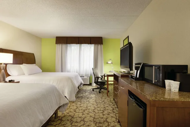 غرفة قياسية بسريرين كوين لذوي الإعاقة، Hilton Garden Inn Rochester Pittsford 1/3