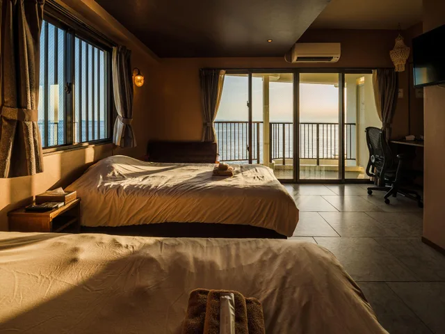 غرفة بسريرين منفصلين بإطلالة على البحر، Hotel Sunset American 1/1