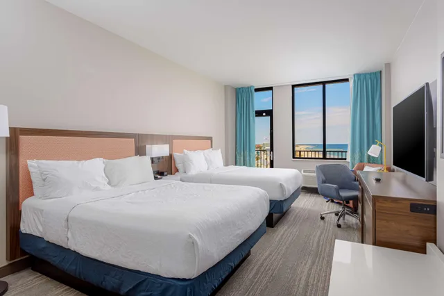 Room, 2 Queen Beds, Side View, Balcony، Hampton Inn Suites Orange Beach Gulf Front 1/3