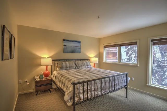 2 Bedrooms, Condo, King and Twin Beds, 2 Bathrooms، Ice House Suites and Condominiums 2/3