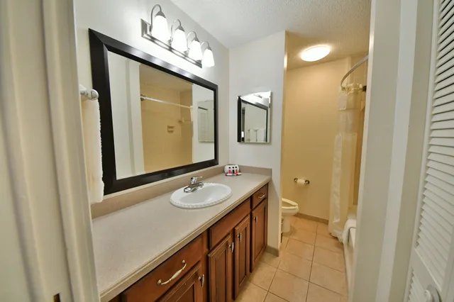 1 Bedroom, Mandarin, Suite, King Bed، Ramada Hotel & Conference Center By Wyndham Jacksonville 1/1