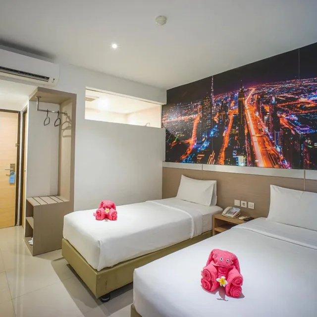 غرفة سوبيريور بسريرين منفصلين، Triizz Hotel Semarang by Royal Singosari (Formerly Faustine Semarang) 2/8