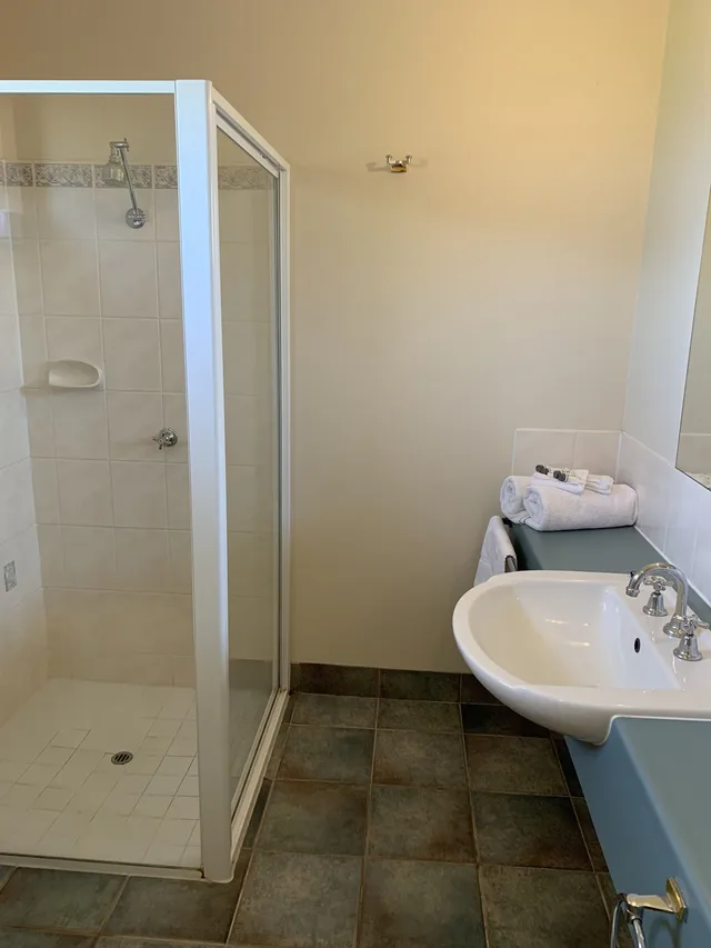 غرفة بسرير كوين وسرير فردي، Arthur Phillip Motor Inn 2/3