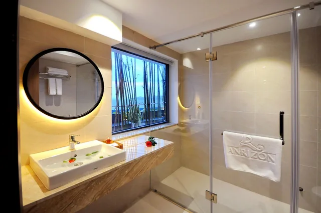 غرفة بريميوم بإطلالة على البحر بشرفة، Anrizon Hotel Nha Trang 2/4